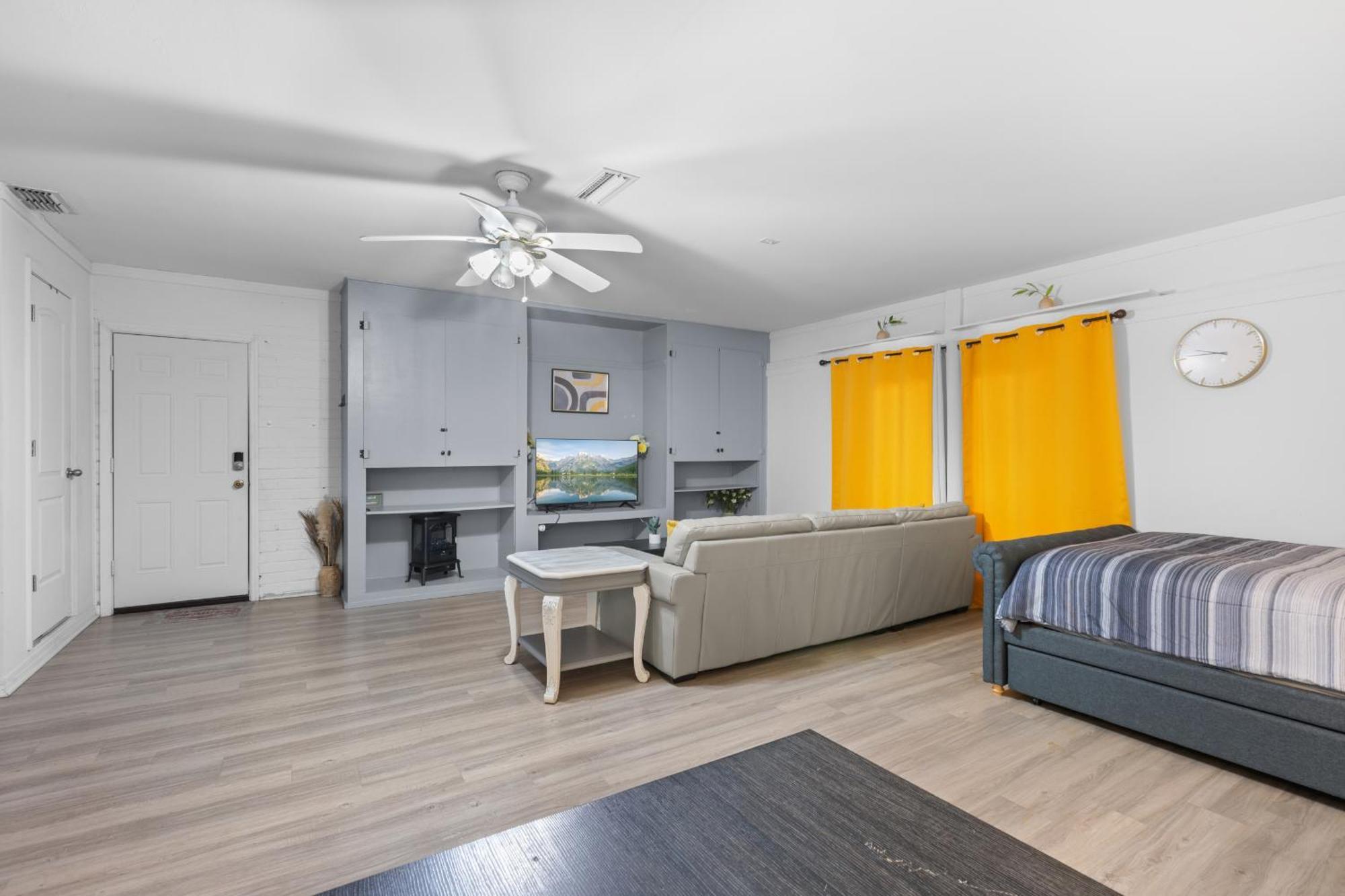 Pet Friendly Large Studio With Free Wi-Fi In Great Location! Orange Park Buitenkant foto